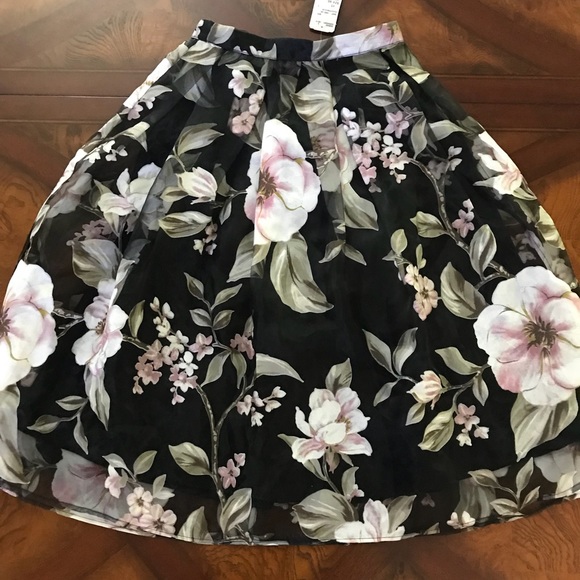 Forever 21 floral print pleated skirt - Picture 2 of 5